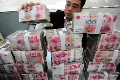 法院起诉欠款案件对方家属何时接到通知